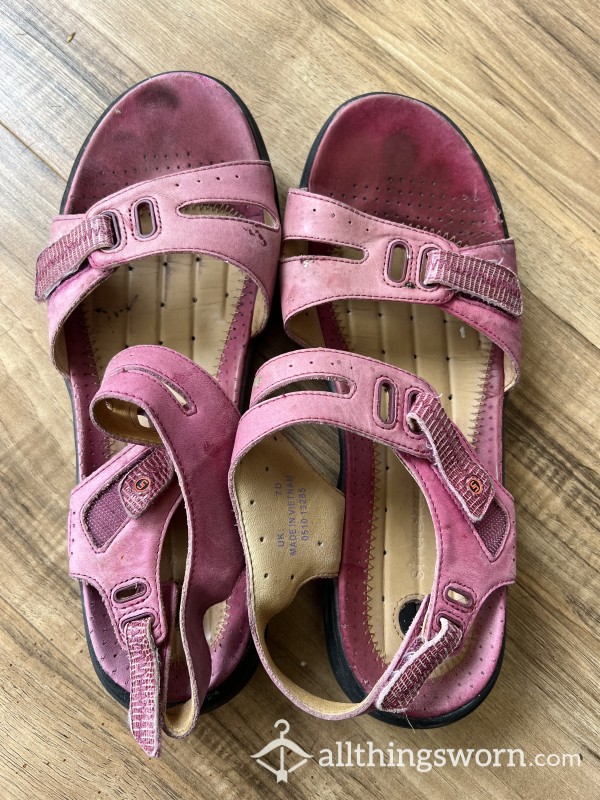 Pink Leather Worn Out Sandals With Toe Prints💗🦶🏼