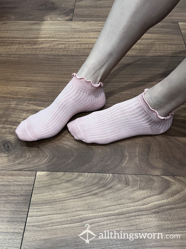 Pink Ruffle Trim Ankle Socks