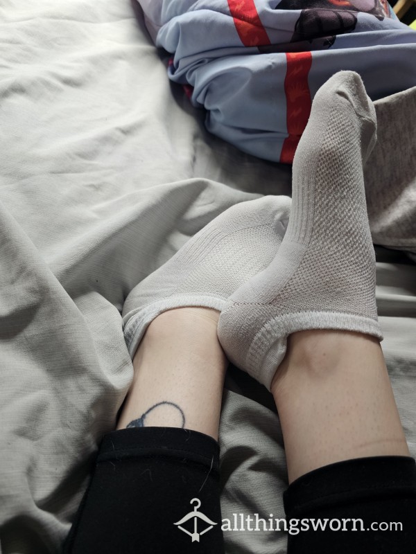 Plain Little White Socks With Ankle Tabs