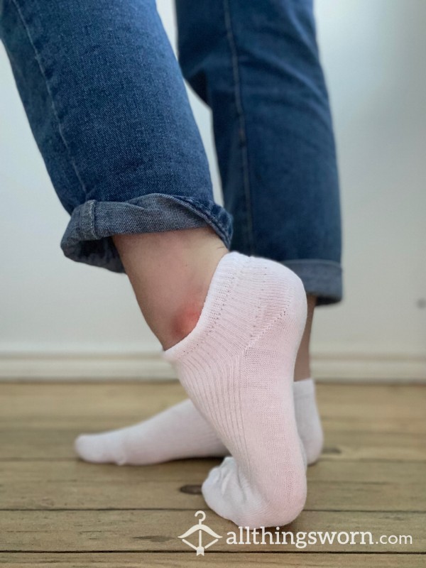 Solid White Cotton Athletic Ankle Socks 👣