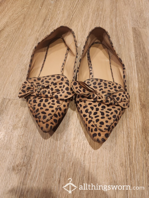 Pointy Well-worn Leopard Flat Shoes