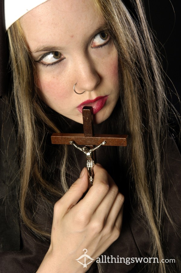 Possessed Naughty Nun Fucks The Cross