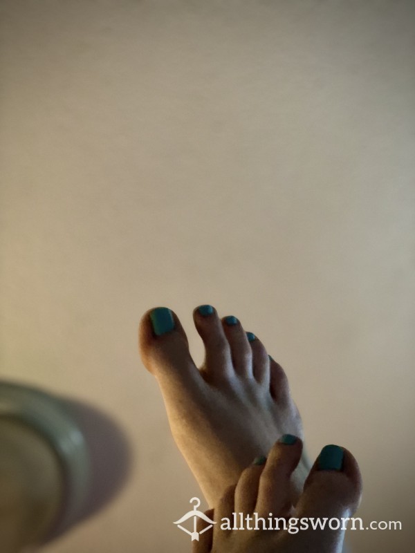 Pretty Blue Toes