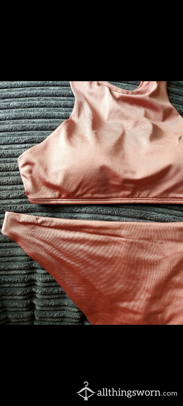 SOLD **💞 Pretty,  Pink Glossy Bra&panty Set! 💞