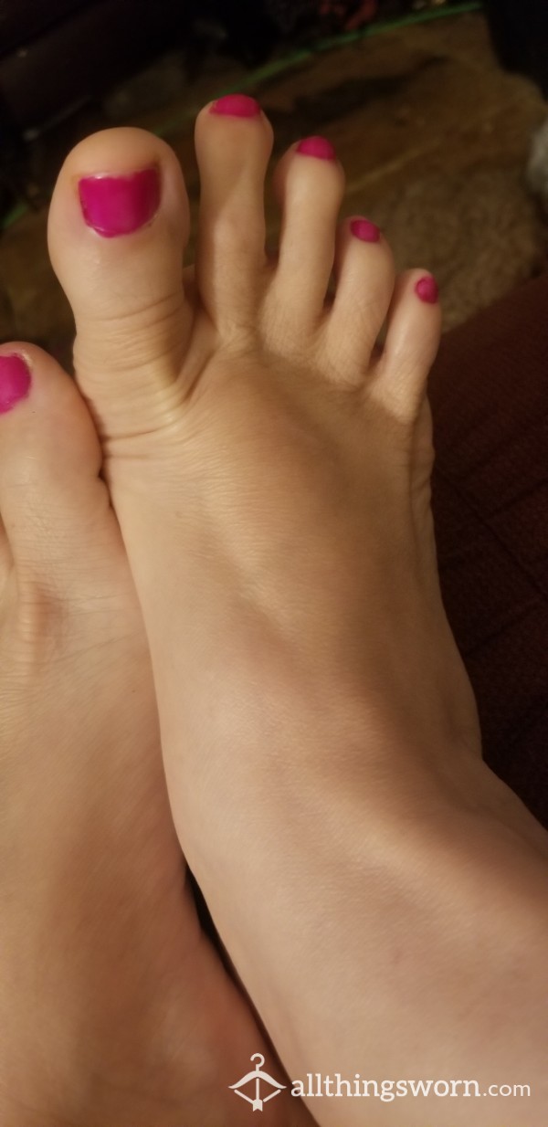 Pretty Pink Polished Toes.