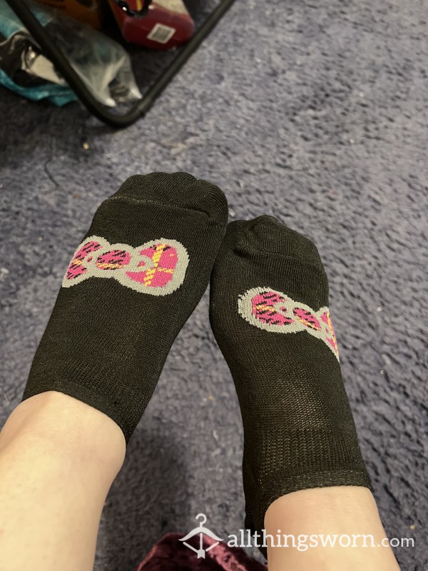 Ready-To-Be-Worn: Hello Kitty Plaid Bows No-Show Black Socklets