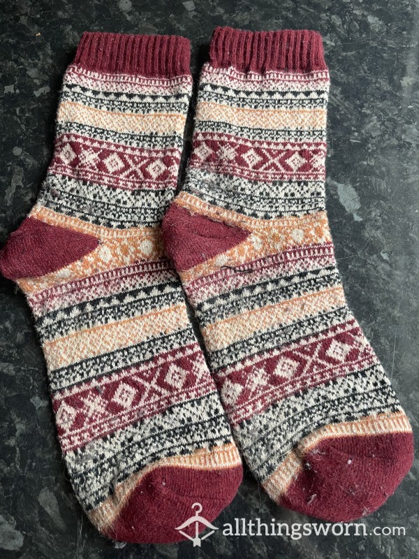 Red Patterned Warm Socks- Blend Of Material For Extra Warmth (and Smell 🤤)