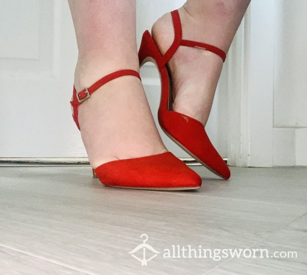 Red Pointed High Heels 👠 💋