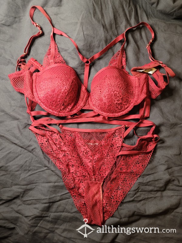 Red Seductive Lingerie.. Well-worn 😈💋