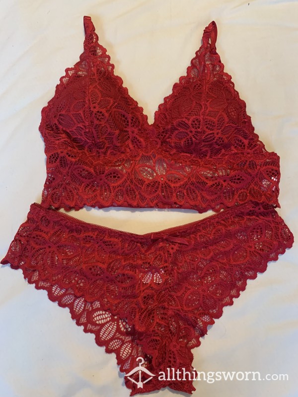 Red Soft Lace Bra And Knicker Set In Large.