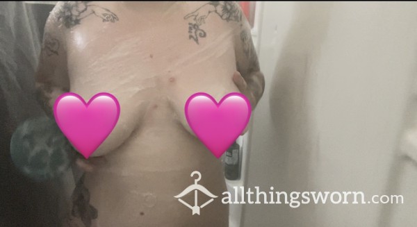 Rubbing Soap On My Body & Massaging My Tits 😏 In The Shower 💋💦