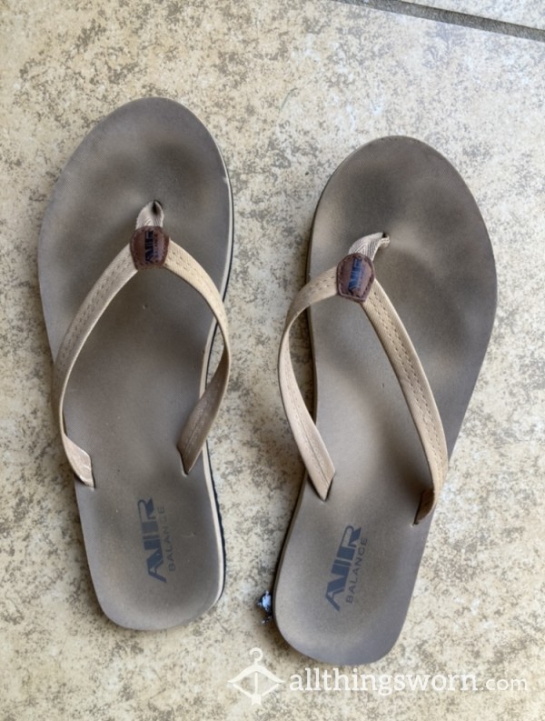 Sandlas/flip Flops With Feet Imprint!