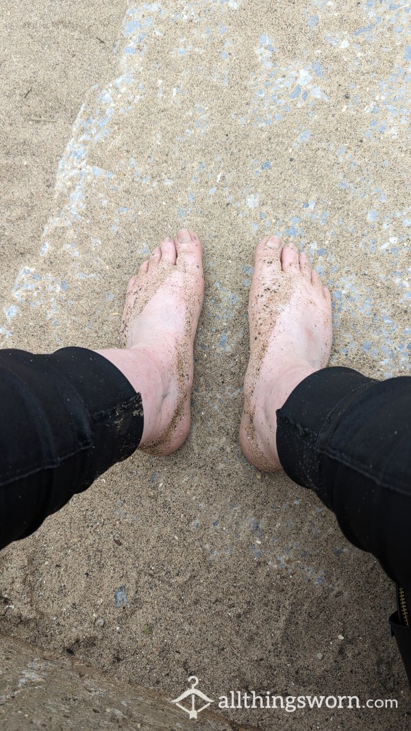 Sandy Feet At The Beach!!👣👣👣