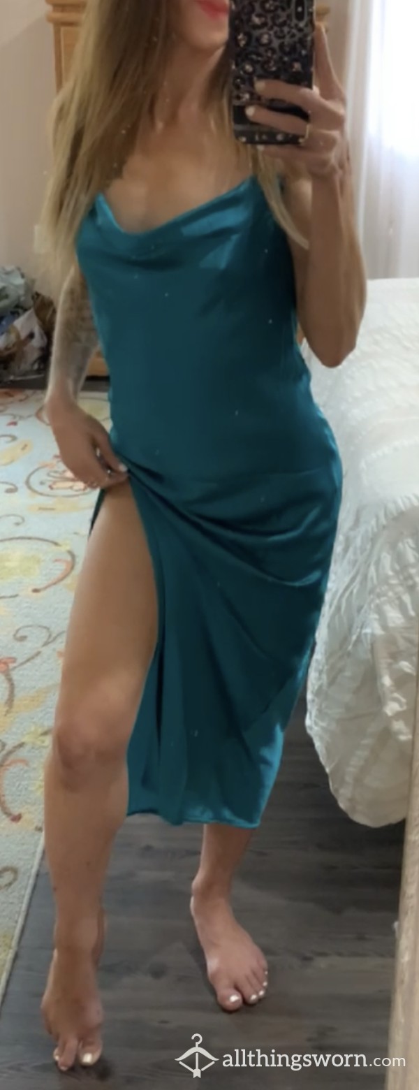 SUCH A Hot, Sexy And FKN Fun One—you’ll Love This One!! 💯😘🔥💋 See All Pics!! 😍Gorgeous Emerald Green Silk Dress With Slit; SO Sexy; I Wear It Out Often, A Strip Club Favorite Of Mine!!! 😘