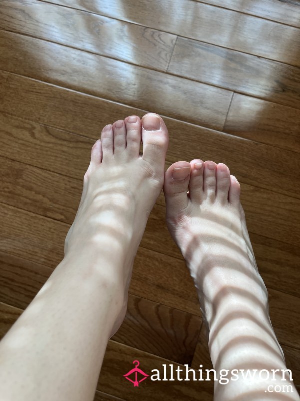 Set Of 5 Custom Pics Of My Pretty Little Feet