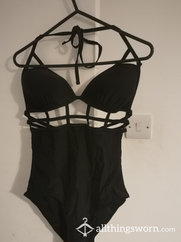 Sexy Cut Out Swimsuit 👙🖤