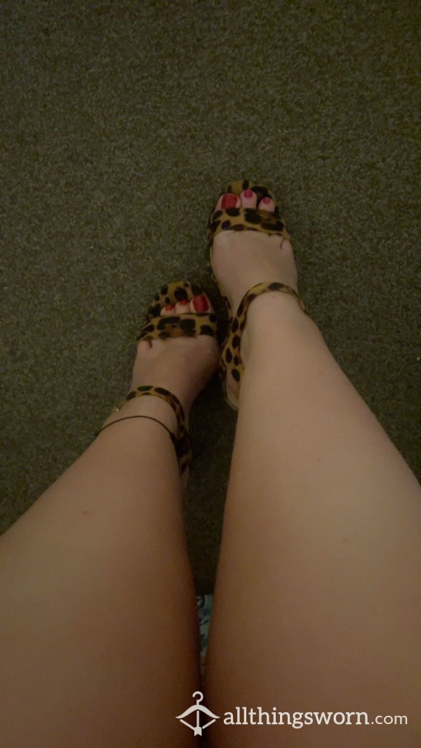 Sexy Feet And Legs.