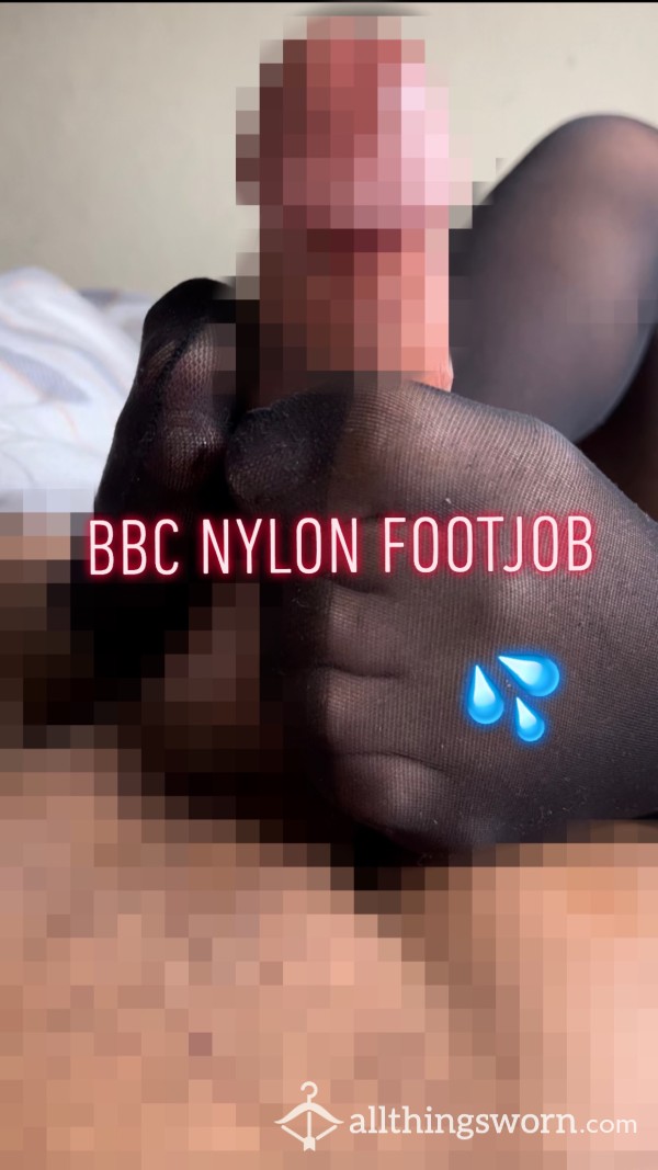 Sexy Nylon Footjob (3:35)