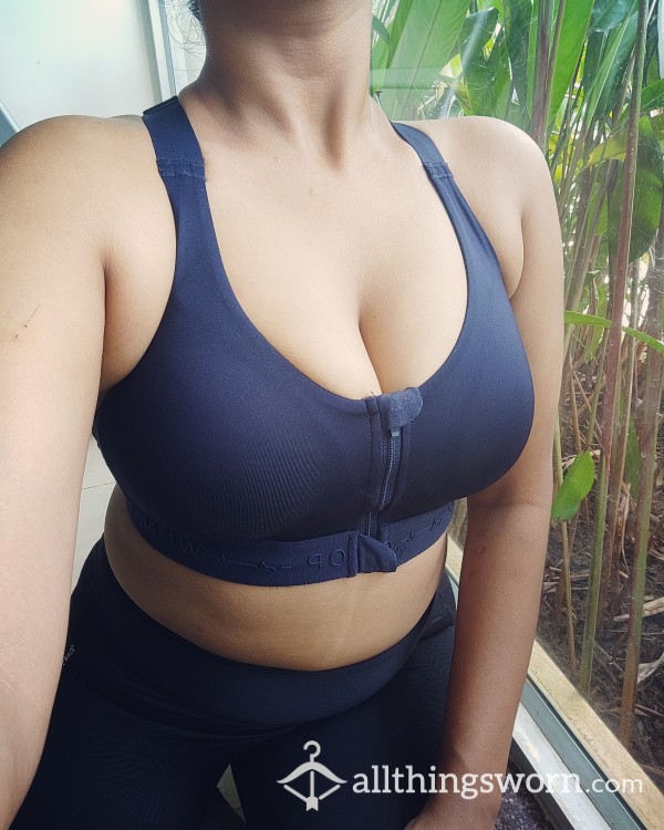 Sexy Sports Bra 💕 M Sized + 2 Complimentary Pictures 💖