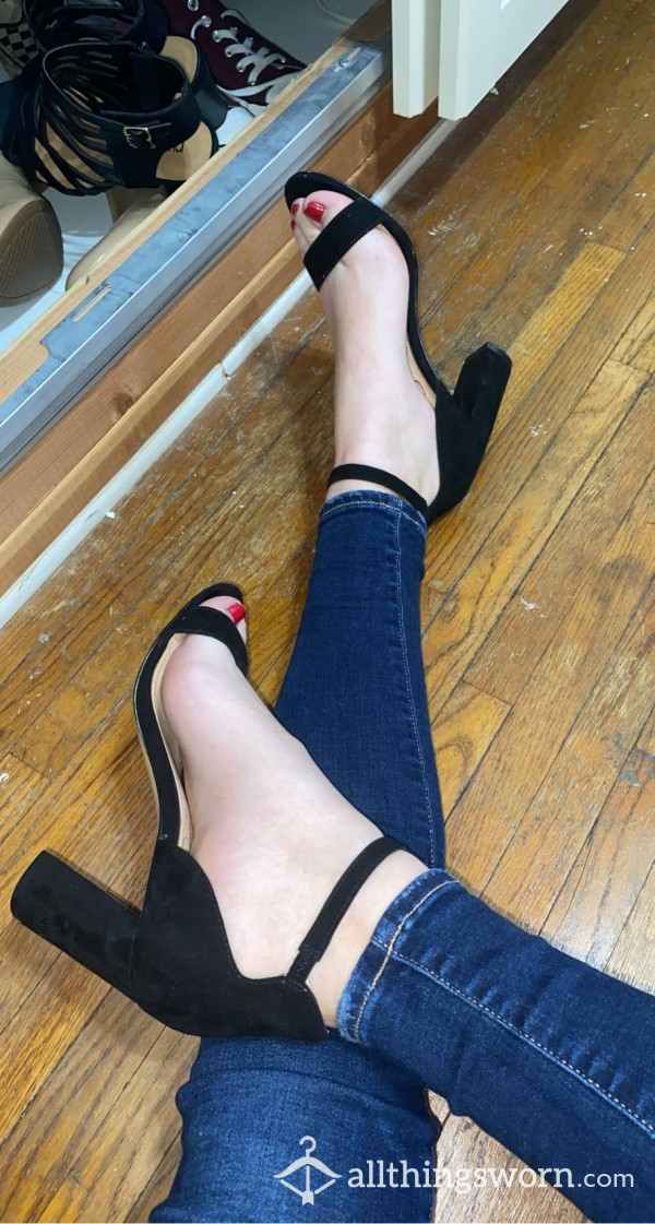 Sexy Strappy Black Open-toed Heels.