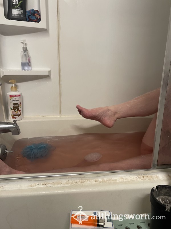 Shaving In The Tub.  Over 2 Minutes