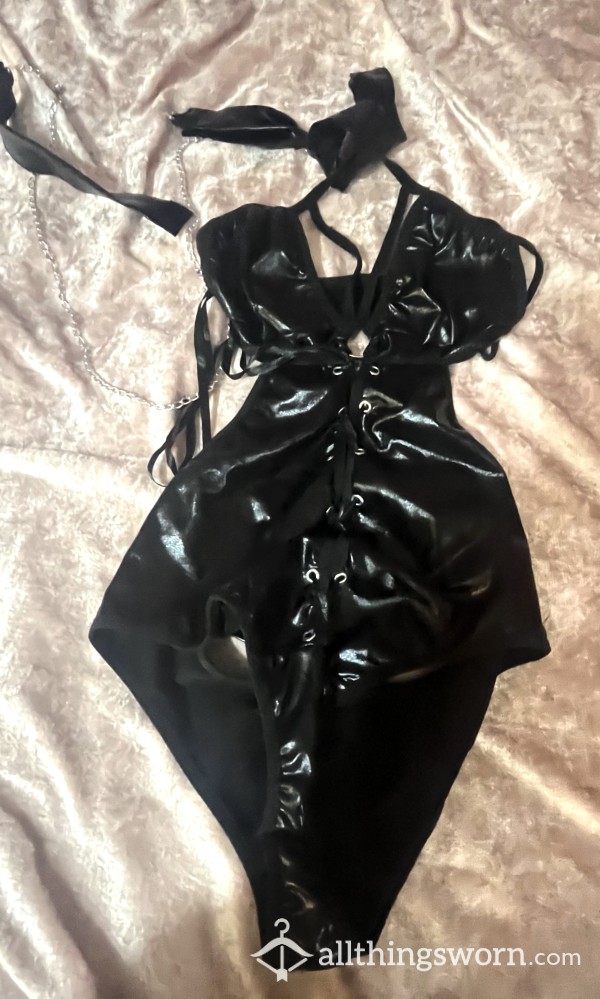 Shiny Bodysuit With Collar And Lead