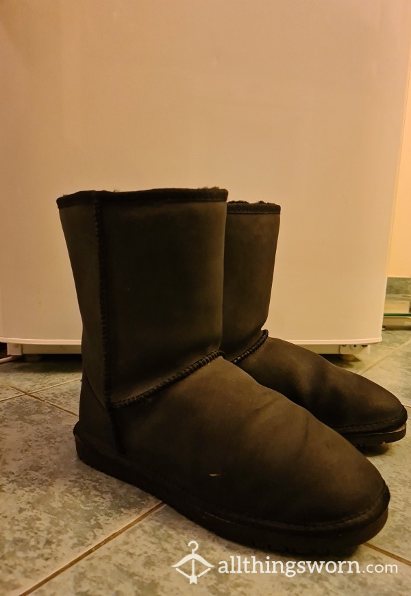 Shoes Similar To Ugg's Size 41-42. Shipping Included!