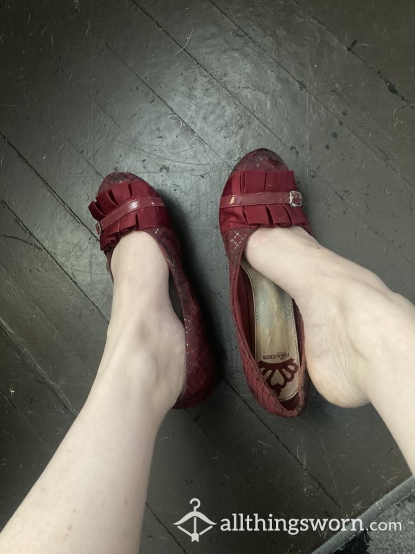 Shoe Dangling- 1 Minute In Red Flat Shoes