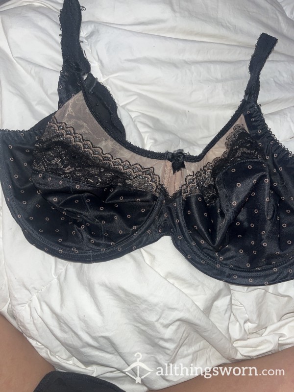 Size 34H Black And Lace Bra Worn 24 Hours💋❤️ And Picture Of Me Wear It