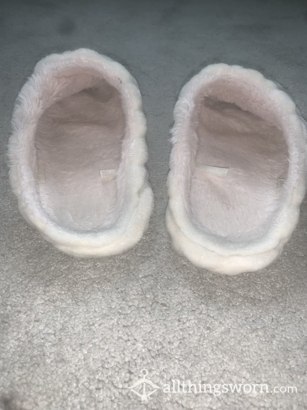 Size 6 Fluffy Pink & White Slippers
