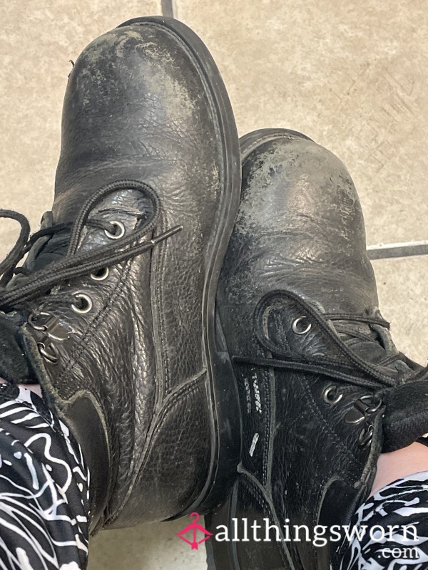 Size 6 Work Boots Worn For 3 Years, Very Stinky And Will Throw In A Pair Of Work Socks (worn To Work)