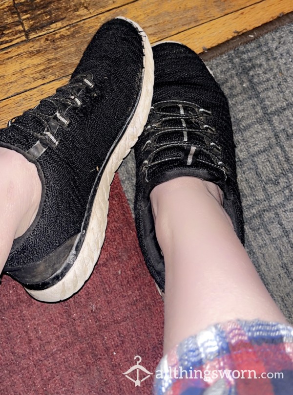 Size 7 1/2  Black Tennis Shoes
