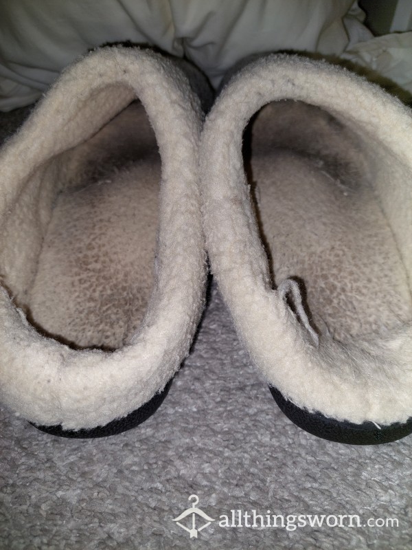 Size 7 Extremely Smelly Slippers