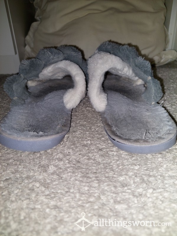 Size7 Grey And White Slippers