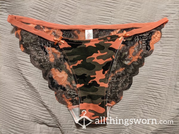 🛒📸🌷 Small 🌷 Undies Brand 🌷 Cotton/ Polyester/ Spandex Blend 🌷 Cotton Gusset 🌷 Cheeky Panties 🌷Pink/ Light Grey Camo 🌷 Pink Bows On Front 🌷Lace Back 🌷