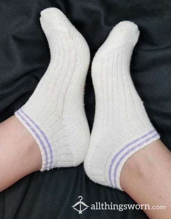 Small White Ankle Socks With Purple Stripes