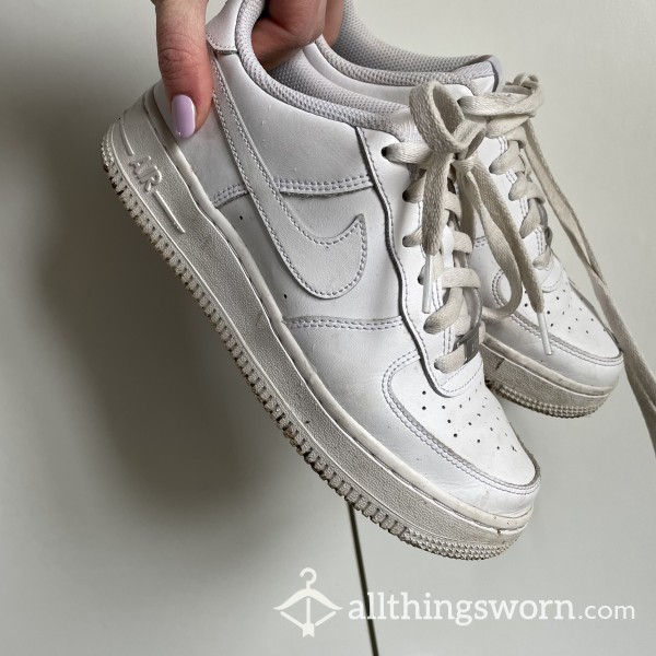 Very Smelly Nike Air Force 1’s