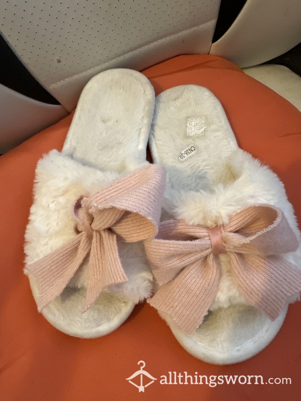 Smelly Open Toe Slippers