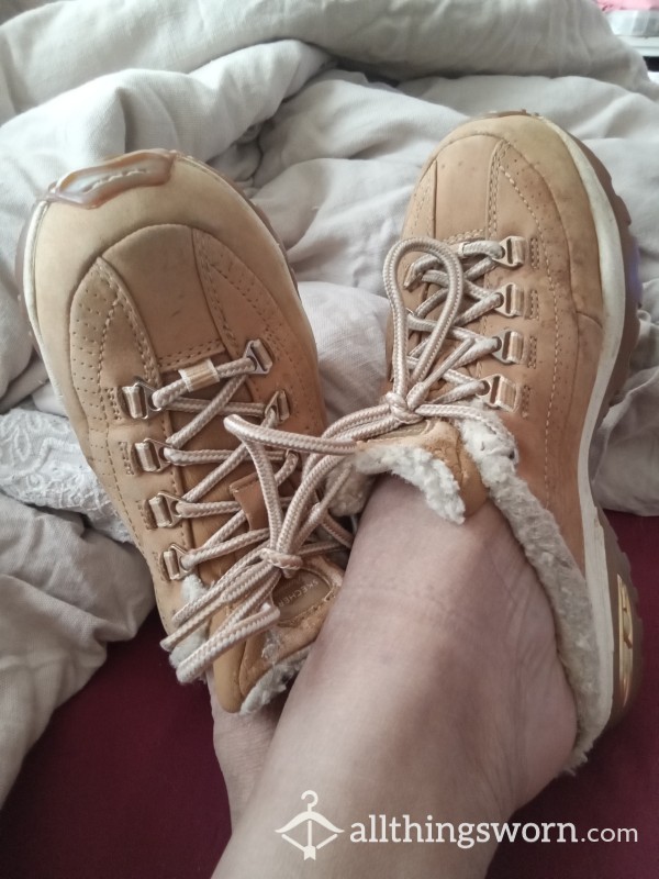 Sweaty Sneakers 👟 Flat Shoes