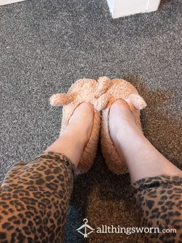 Smelly Slippers Barefeet