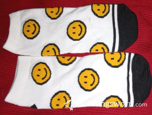 Smiley Face No-show White Socks.  Don't Worry, Be Happy!!