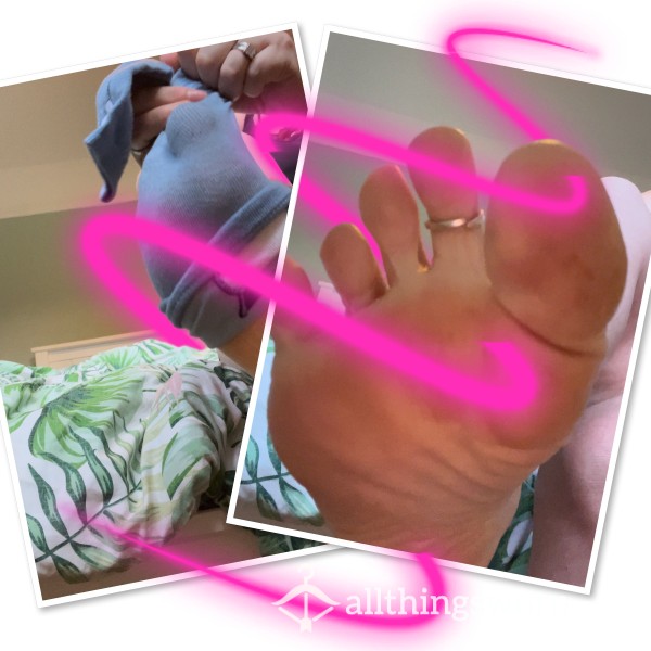 2 Vids …. SNIFF My Stinky Feet Watch As I Spread Curl And Flex My Toes For You As You Sit With Puppy Dog Eyes Desperate To Get At Them …