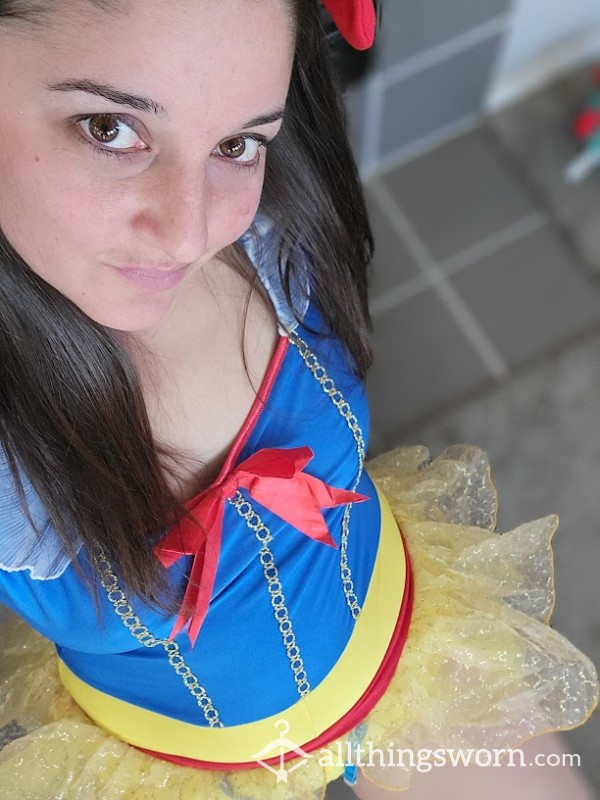 Snow White Cosplay Costume Or Content In It (see Desc)