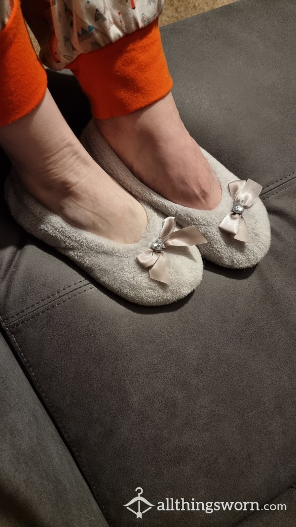 Soft Silver Grey Slippers With Cute Bow