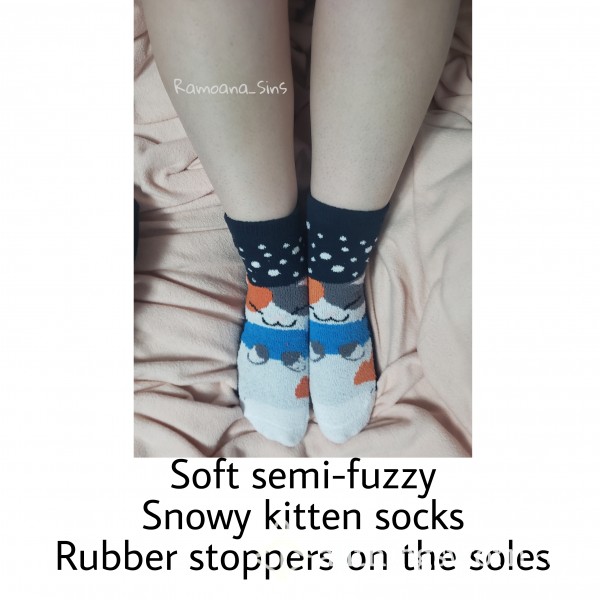 Soft Snow Kitty Socks