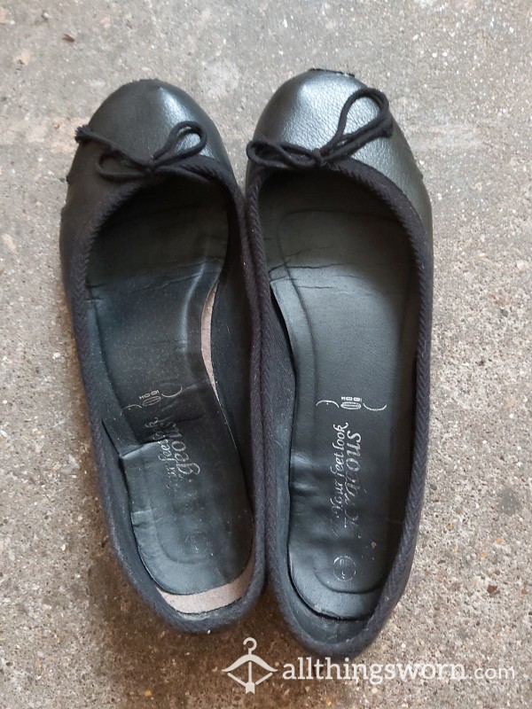 Sole Ruined Black Ballet Flats Size 5