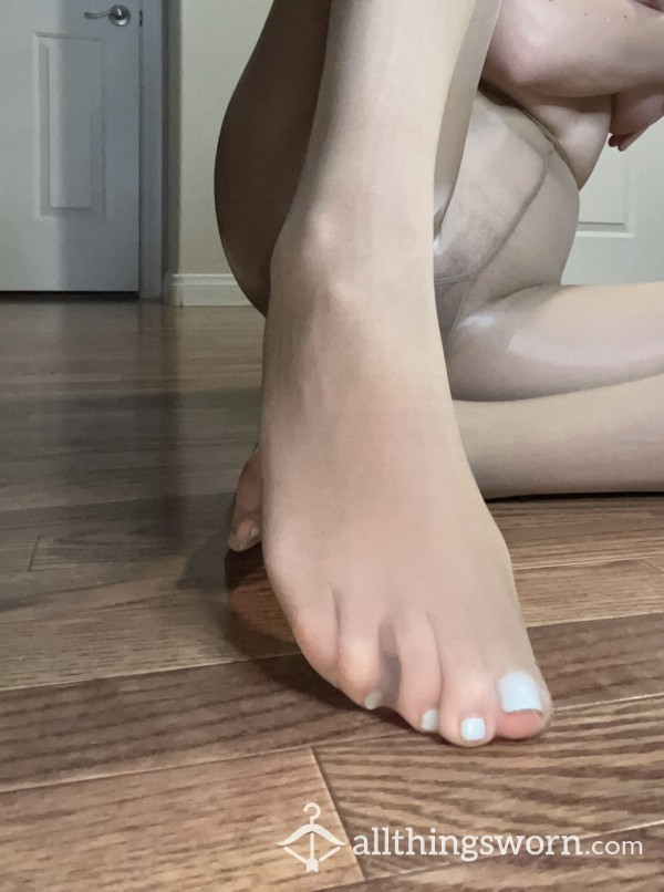 Soles, Toes Wiggling, Spreading And Scrunching!