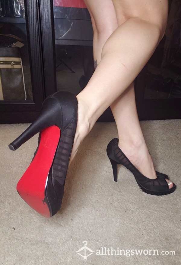 Spicy 🌶 Red Bottom High Heels Worn For Years ! Black Heels Open Toe Le Chateau Shoes Well Worn Used Tattooed Asian Japanese Tiny Petite Arched Fee