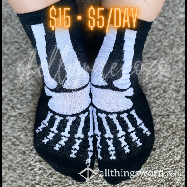 Spooky Skeleton Socks