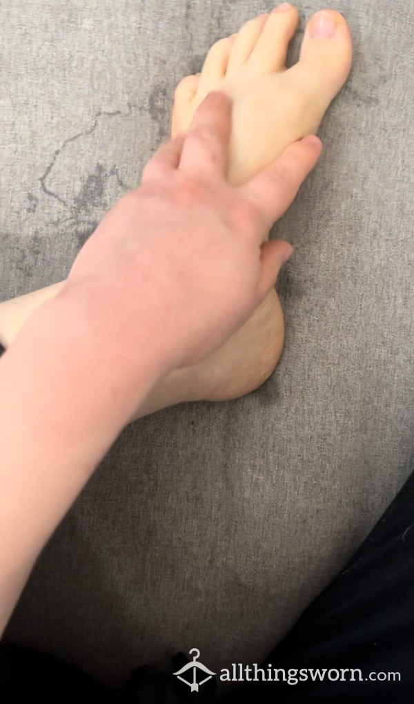 Spraying And Rubbing Breast Milk On My Foot
